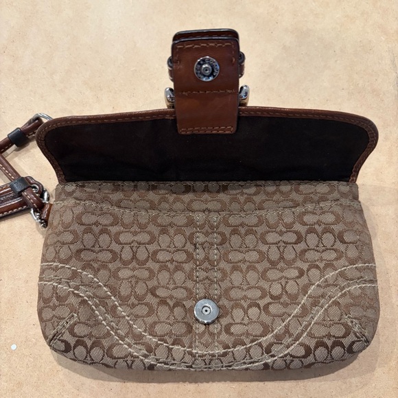 Coach Y2K Signature Canvas Soho Wristlet - Picture 3 of 8